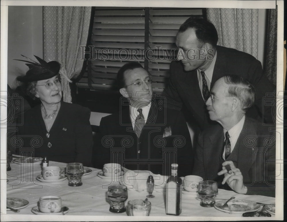1940 Press Photo Eva Wheeler, B.C. Fields, William Bonelli, R.E. Collins