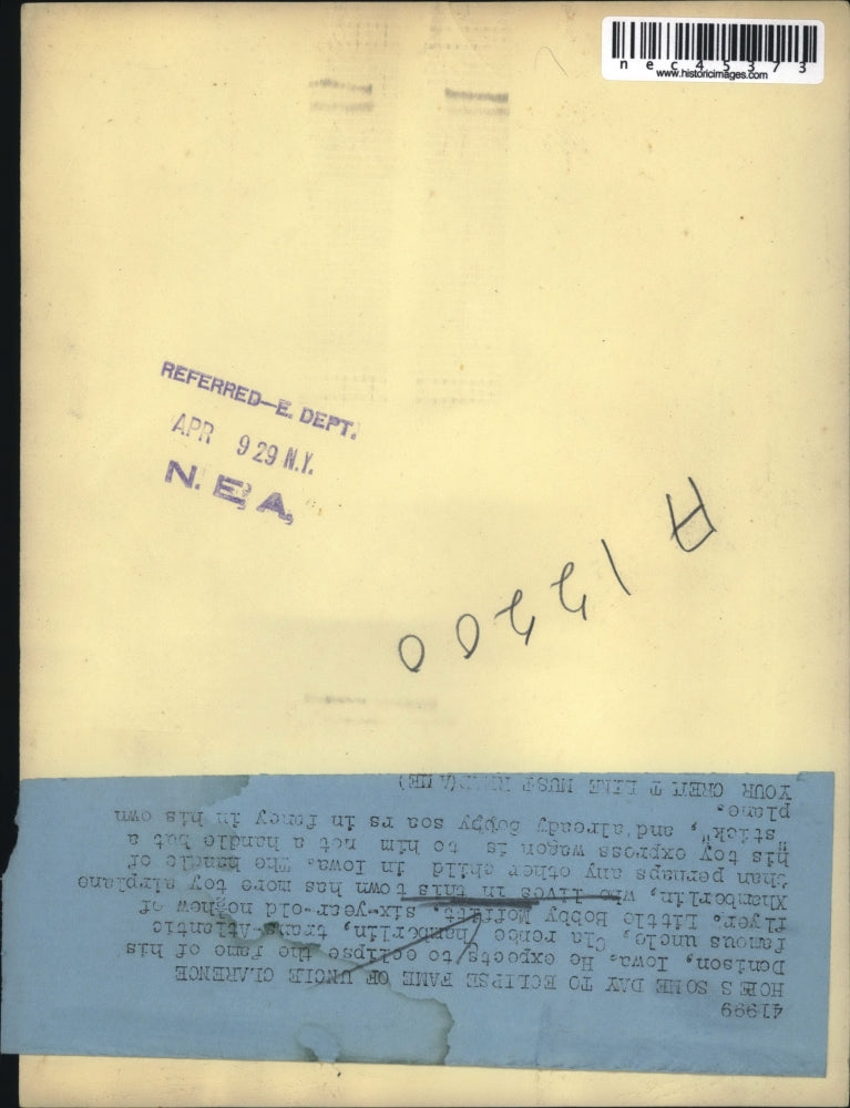 1929 Press Photo Bobby Moffitt playing with his toy wagon. - nec45373