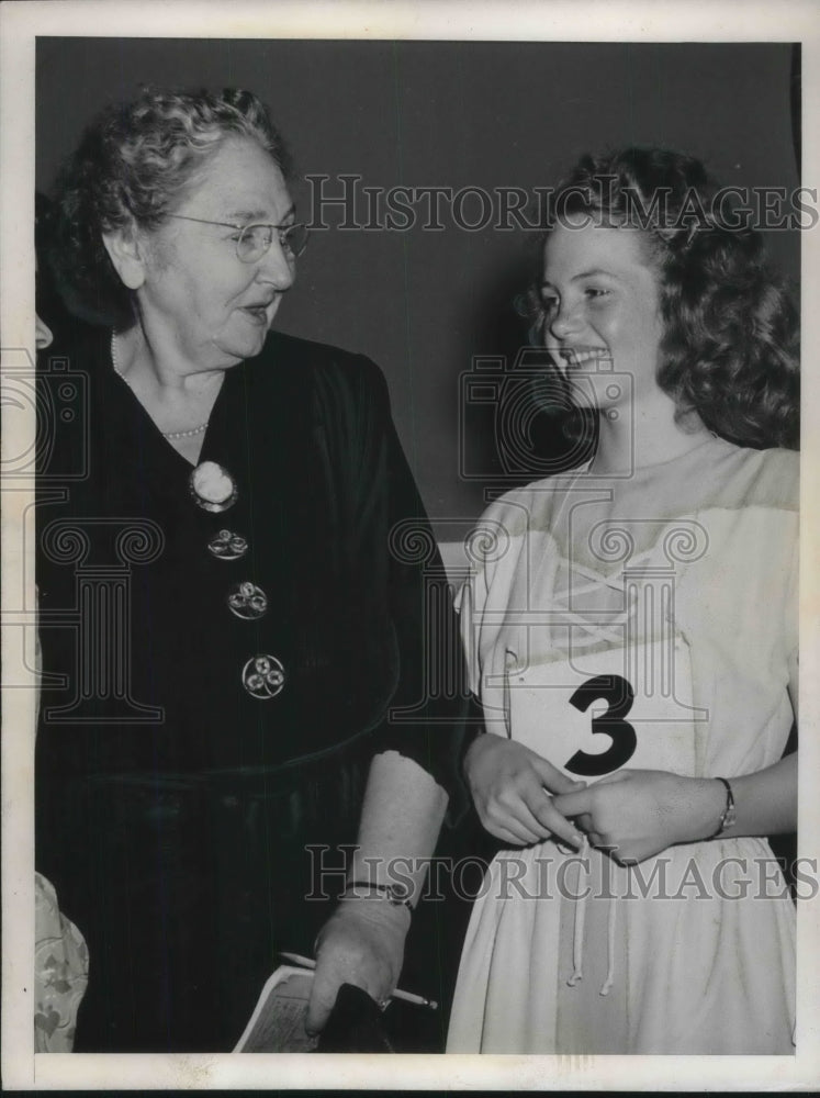 1947 Press Photo D.C. Mattie L Polland, Natl Spellinh champ, Mrs GH Phillips- Historic Images