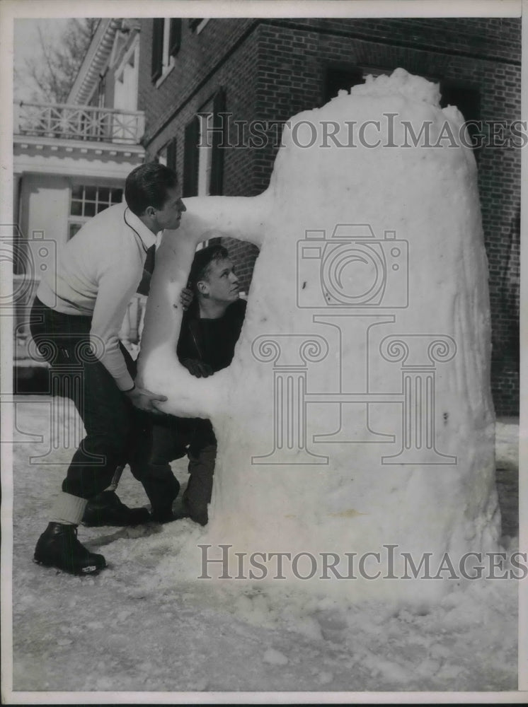 1937 Press Photo Dartmouth Winter Carnival Hank Whitiker