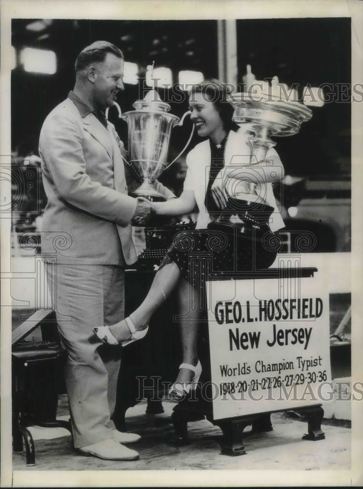Load image into Gallery viewer, 1937 Press Photo Winners of typing contest
