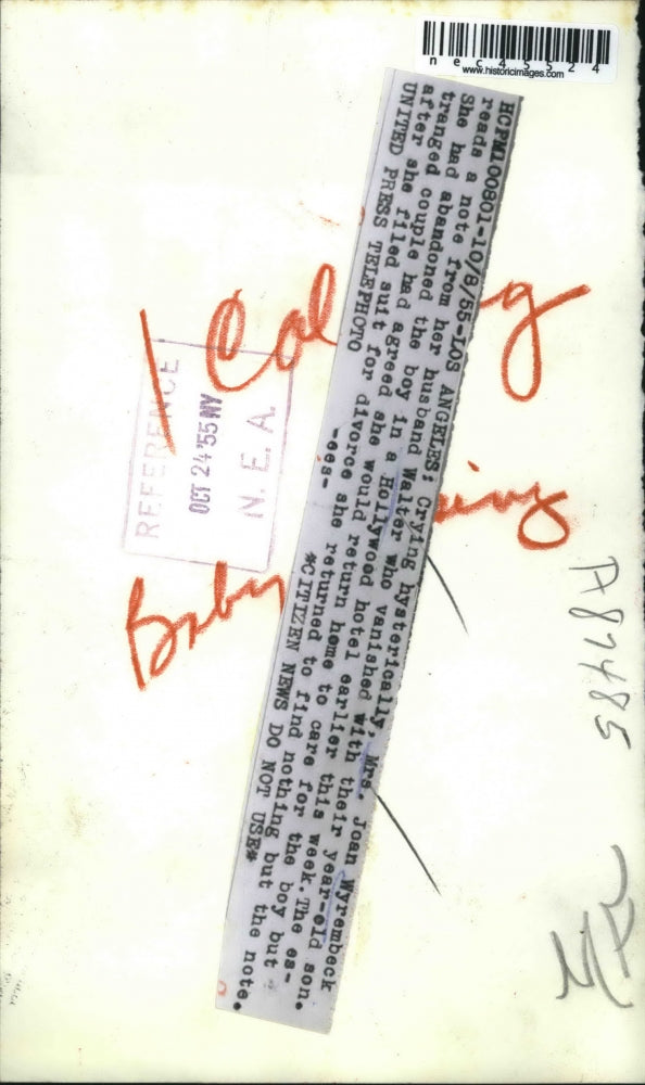 1955 Press Photo Mrs. Joan Wyrembeck crying as she reads a not from her husband.