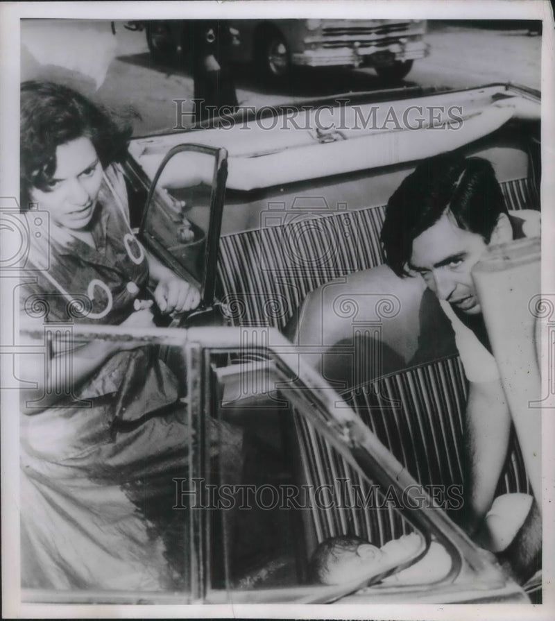 Load image into Gallery viewer, 1952 Press Photo Howard Horwitz And Wife Try To Revive Drowned Baby Son
