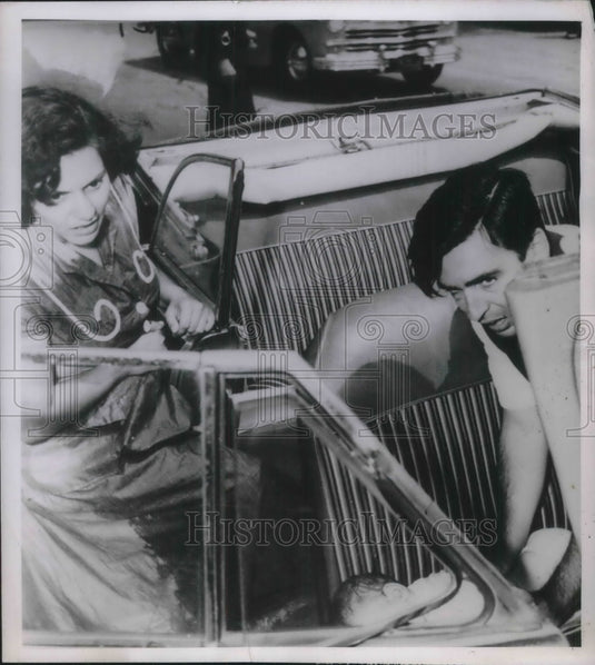 1952 Press Photo Howard Horwitz And Wife Try To Revive Drowned Baby Son