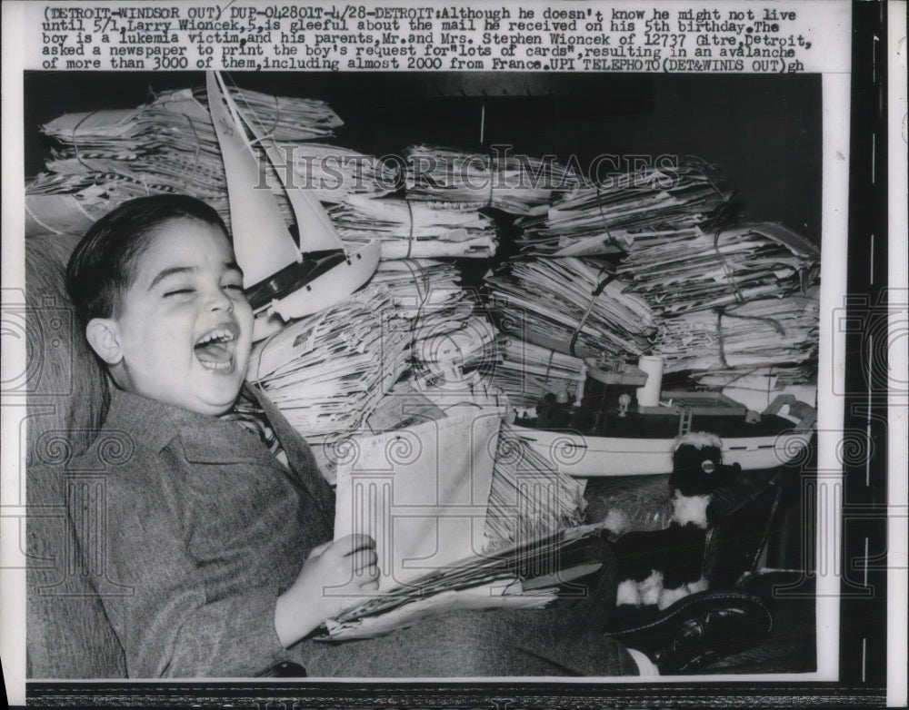 1959 Press Photo Detroit Child Larry Wioncek Happy Despite Leukemia