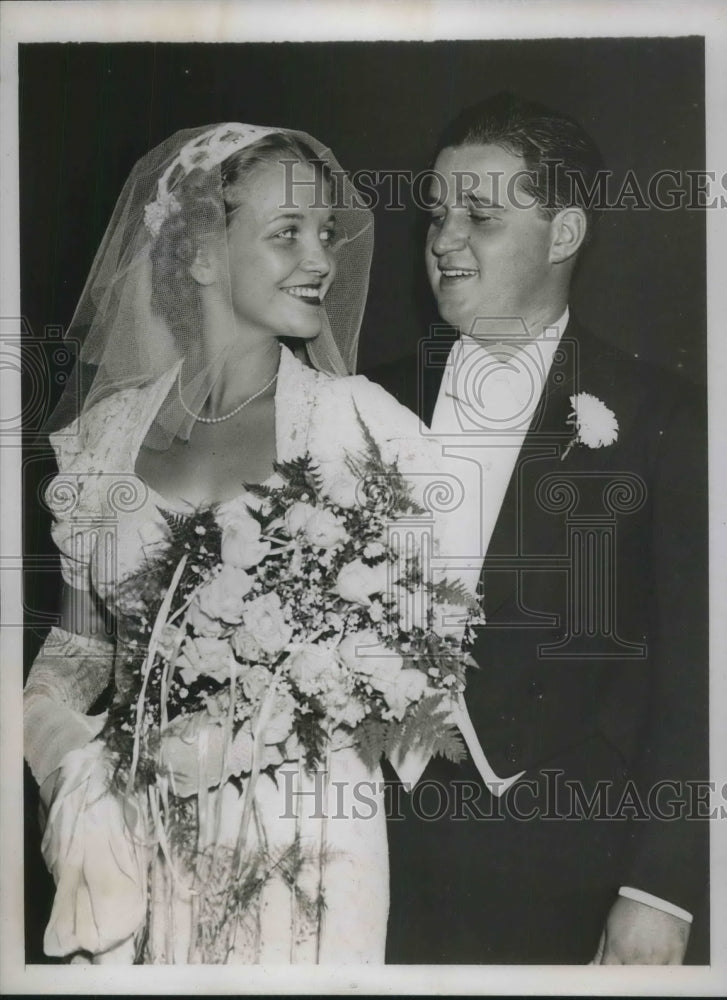 Load image into Gallery viewer, 1937 Press Photo Eugene Hines marries Theresa Mary Fleming at St. Moritz Hotel

