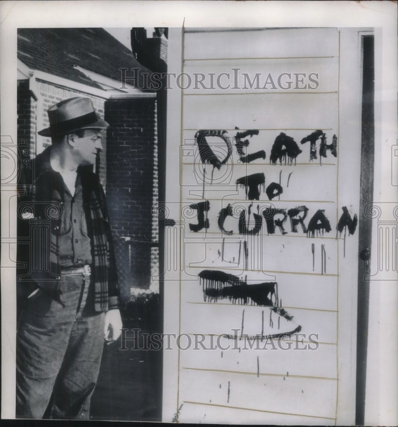 Load image into Gallery viewer, 1950 Press Photo Maritime Union pres. Joe Curran next to "Death To Curran" sign
