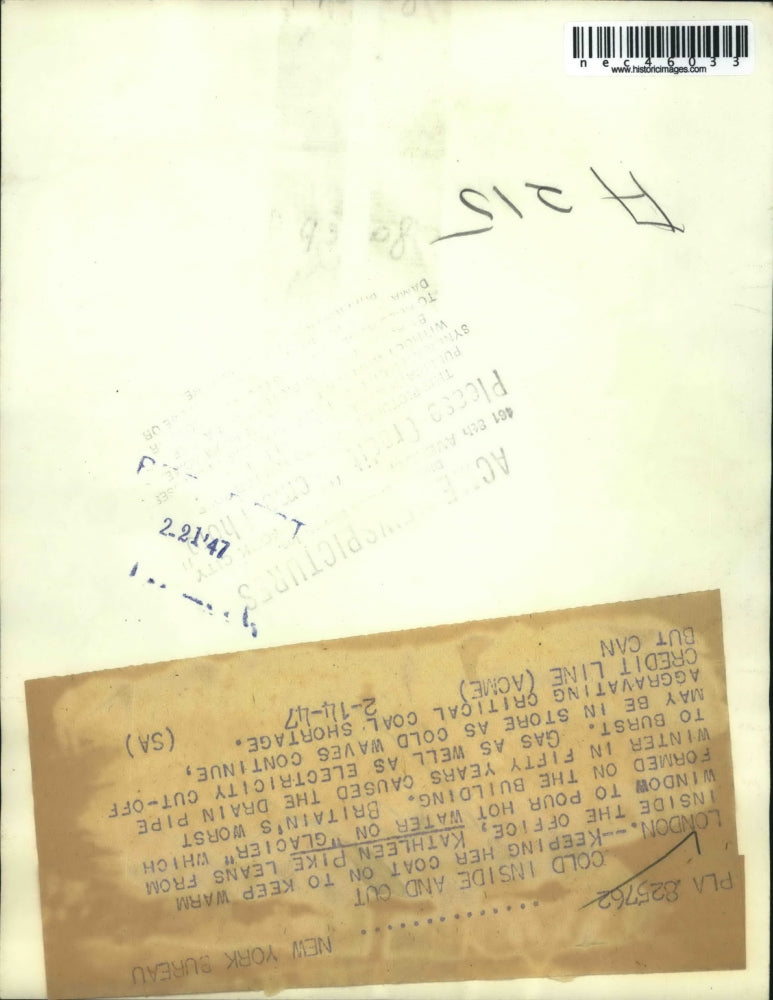 1947 Press Photo Kathleen Pike pours hot water on huge icicle on her building