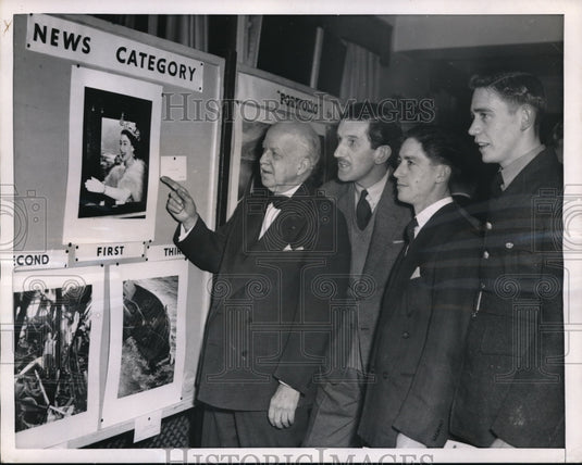 1952 Press Photo American Ambassador Walter Gifford admires winning pictures