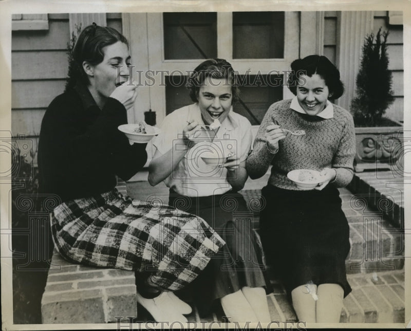 Load image into Gallery viewer, 1938 Press Photo The Stars of the Annual Augusta Women's Titlist Tournament
