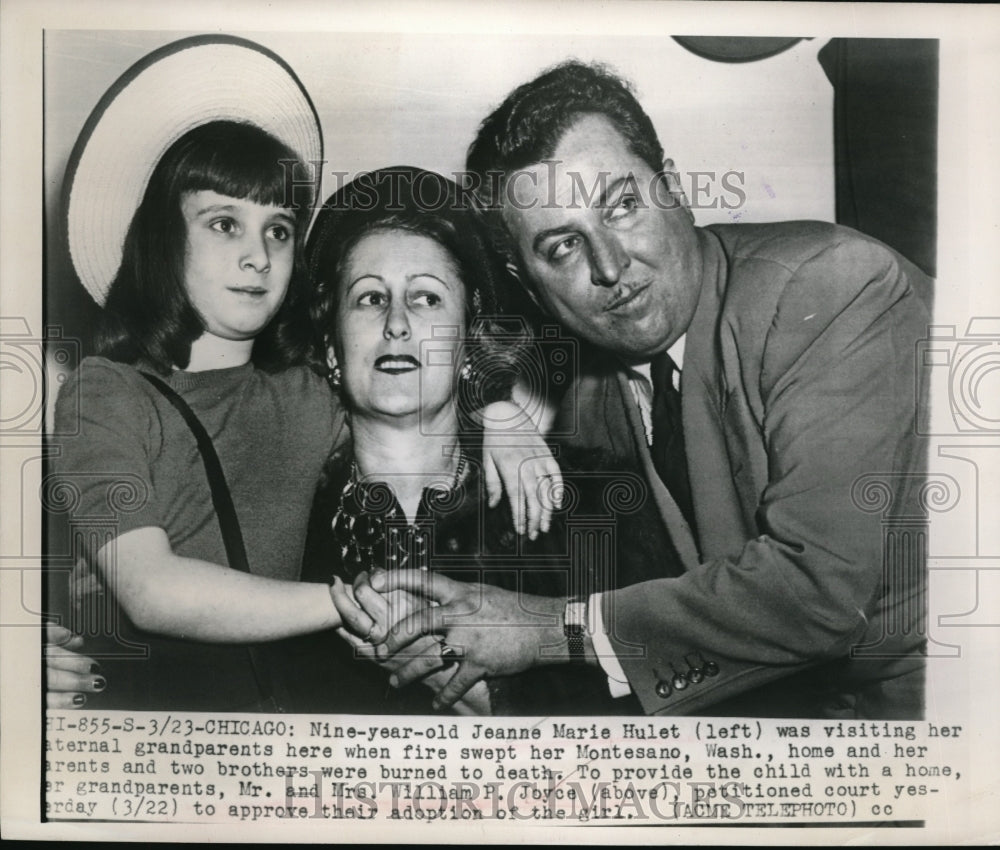 1948 Press Photo Jeanne Marie Hulet with Grandparents- Historic Images