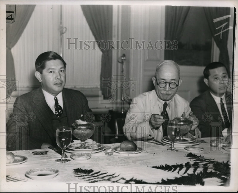 Load image into Gallery viewer, 1938 Press Photo Mr. Fukushinia and Mr. C. Yada At The Dinner
