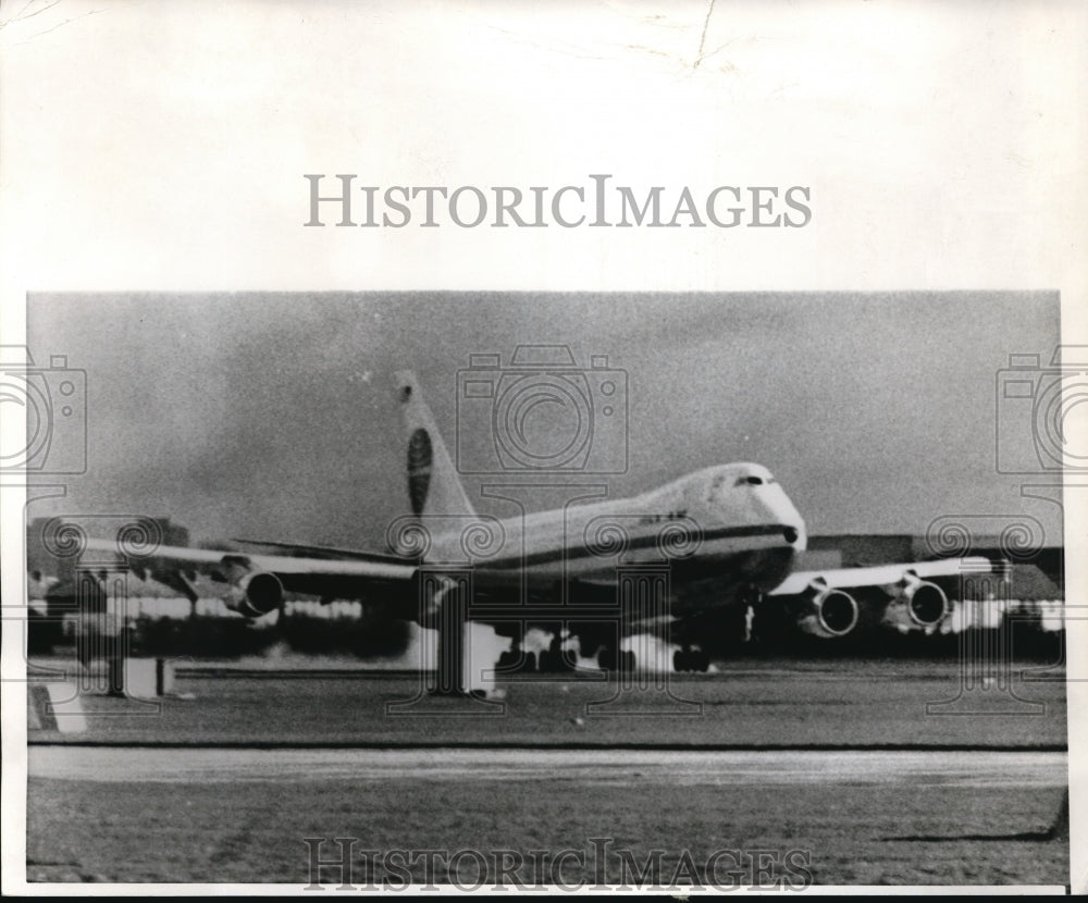 1970 Press Photo Pan Am Jumbo Plane On Airstrip At Heathrow London- Historic Images