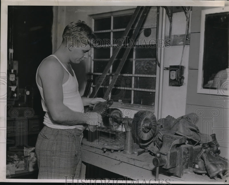Load image into Gallery viewer, 1938 Press Photo Mr Bill De Correvont in his workshop
