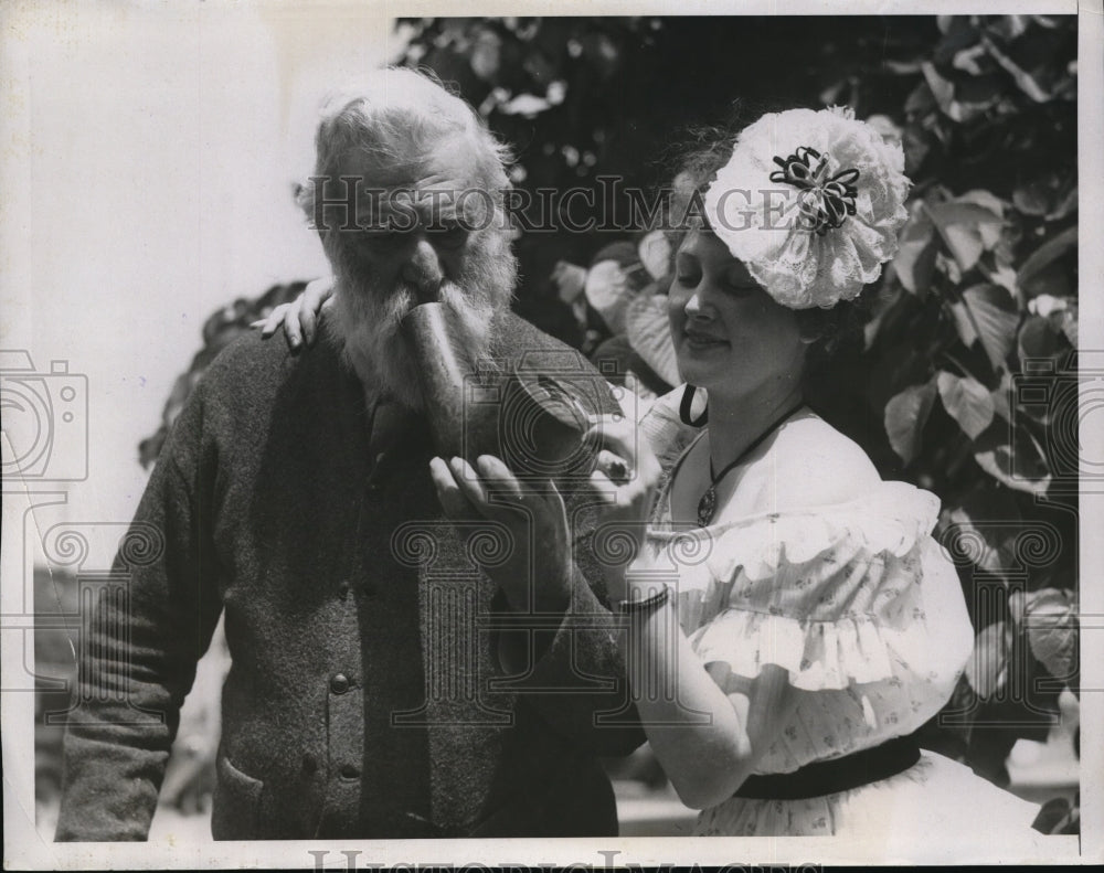 1934 Press Photo "Pipe of Peace" resurrected for Oregon's Diamond Jubilee.