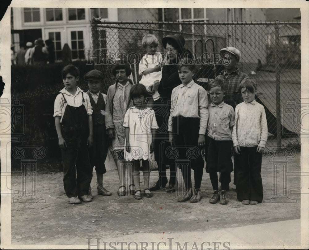 1928 Press Photo Salvation army lasses at work for the kiddies - nec47114- Historic Images