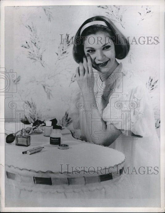 1956 Press Photo Teenage Model Shows Application Of New Makeup Products