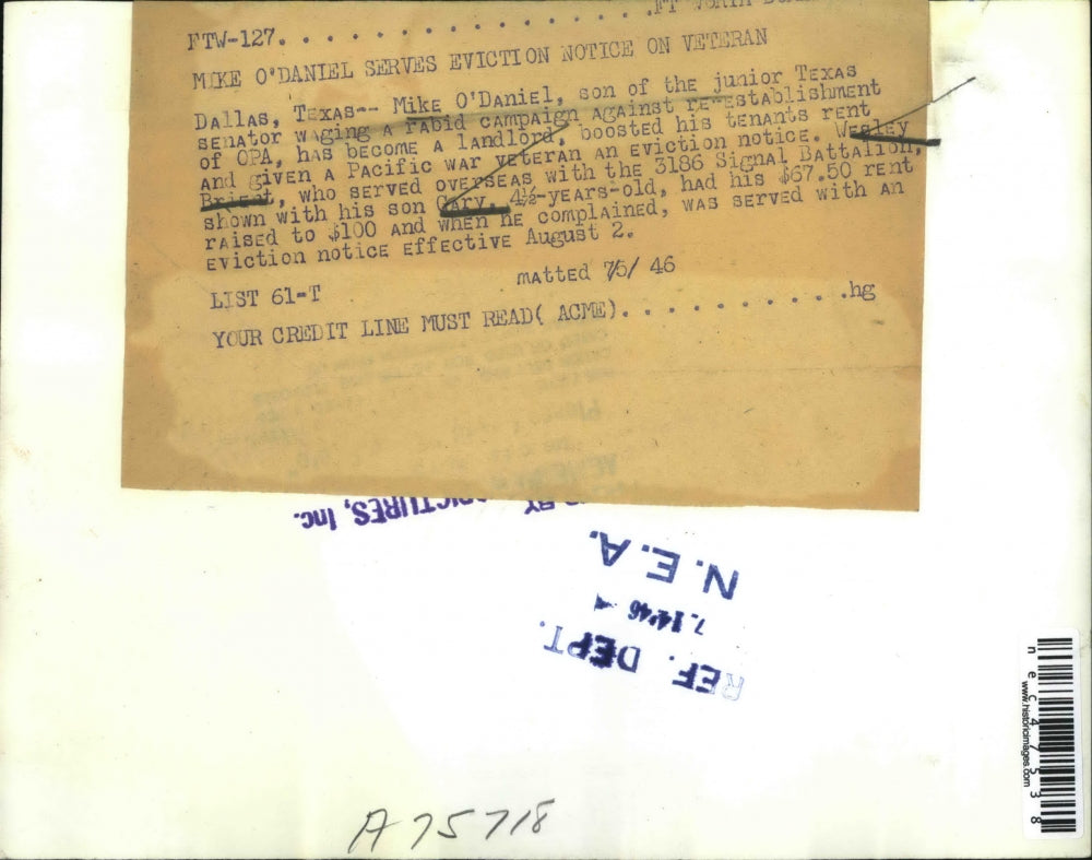 1946 Press Photo Mike O'Daniel serves eviction notice on Veteran, Wesley Brigat