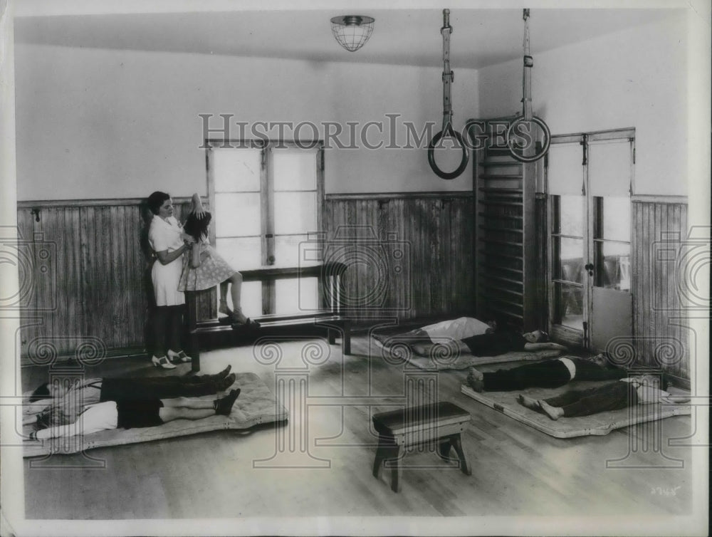 1934 Press Photo Marion Davies Clinic