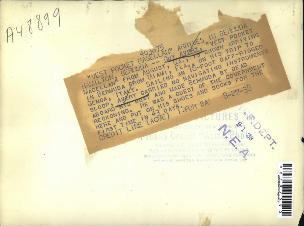 1938 Press Photo Hamilton, Bermuda Guy Avery in his sloop Miss Tampa