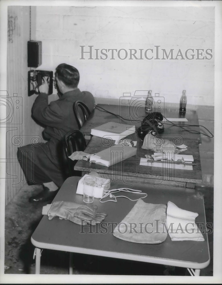 1953 Press Photo bookie joint- Historic Images