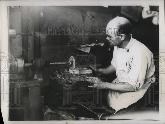 1933 Press Photo J. Herron gives trick stuff to movies. - nec47847