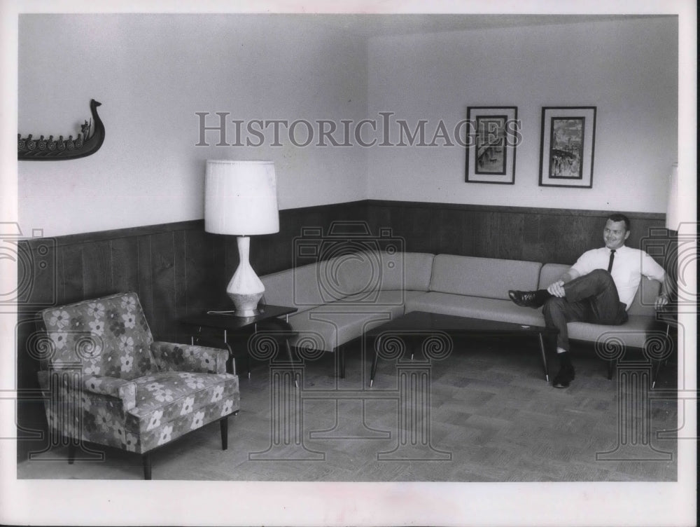 1964 Press Photo Ed Sutton Sits in a Coventry House