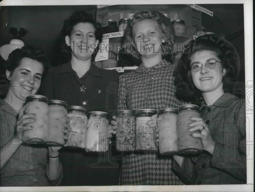1941 Press Photo Four Blue winners of the National 4-H Canning Contest.
