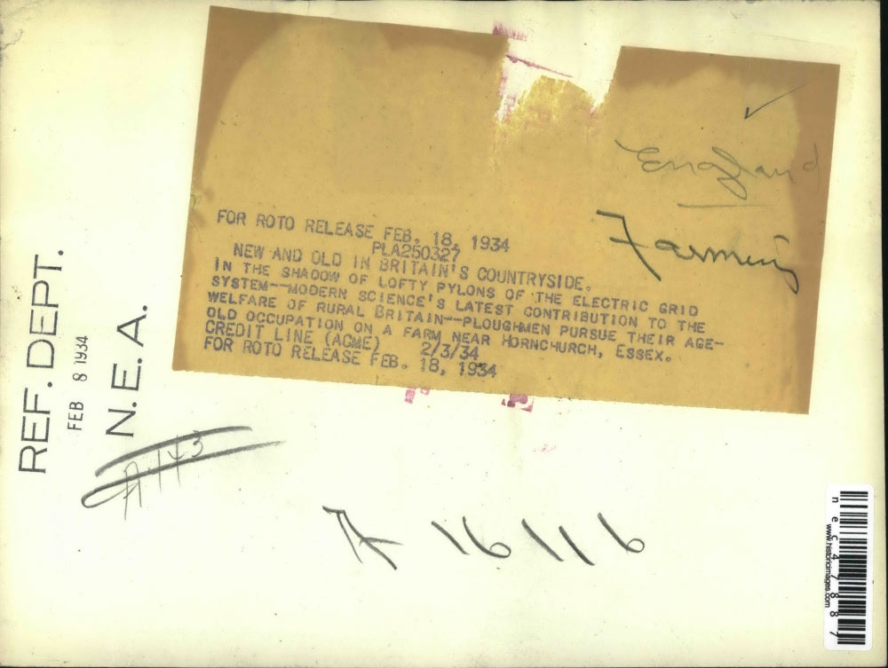 1934 Press Photo British Plow Men Churn Dirt In Fields