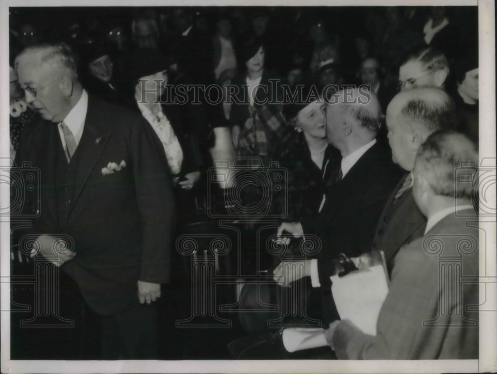 1935 Press Photo Doctors in a Cooper Hewitt Sterilization exonerated.