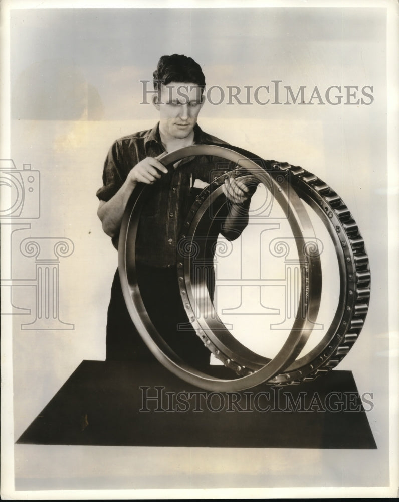 Load image into Gallery viewer, 1939 Press Photo 24 Inch Timlen Roller Bearings
