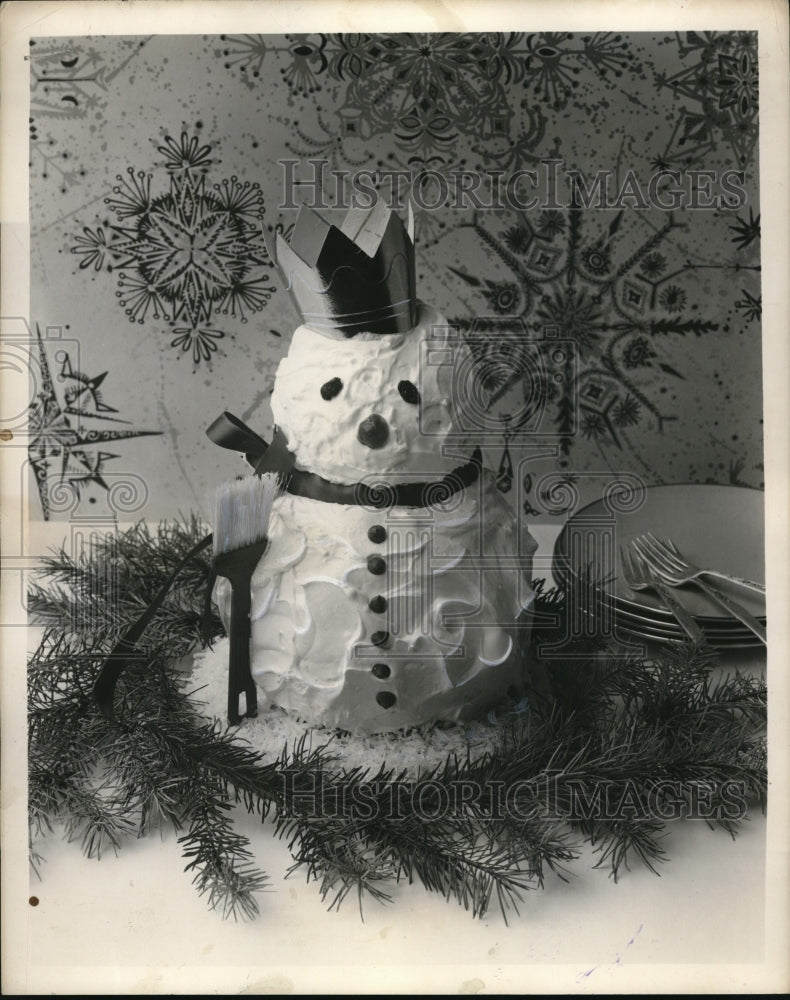 1962 Press Photo Nutty Christmas Snowman King of the Party- Historic Images