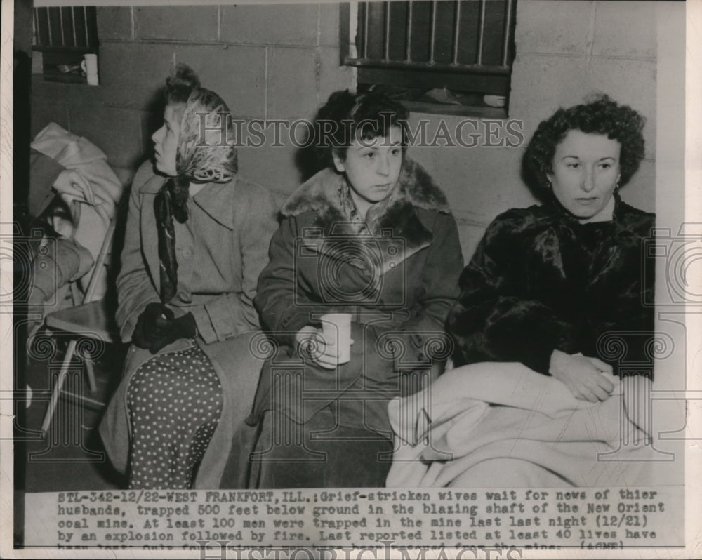 1951 Press Photo Coal Miners Wives Awaiting News