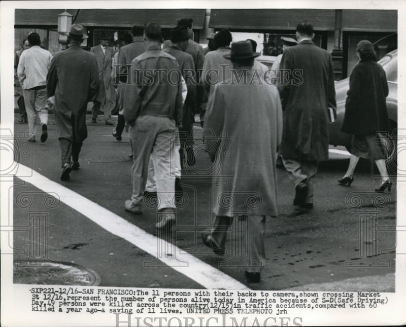 Load image into Gallery viewer, 1954 Press Photo San Francisco,people cross Mkt St in a crosswalk
