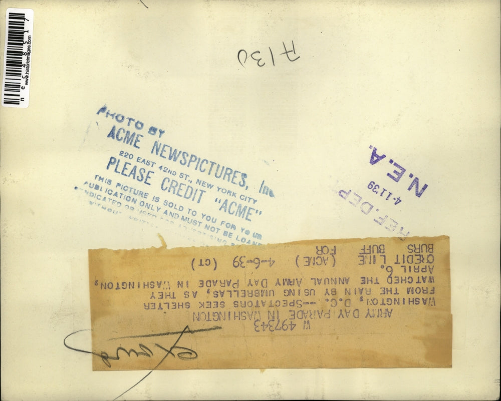 1939 Press Photo Wash.D.C. spectators at annual Army Day parade in the rain