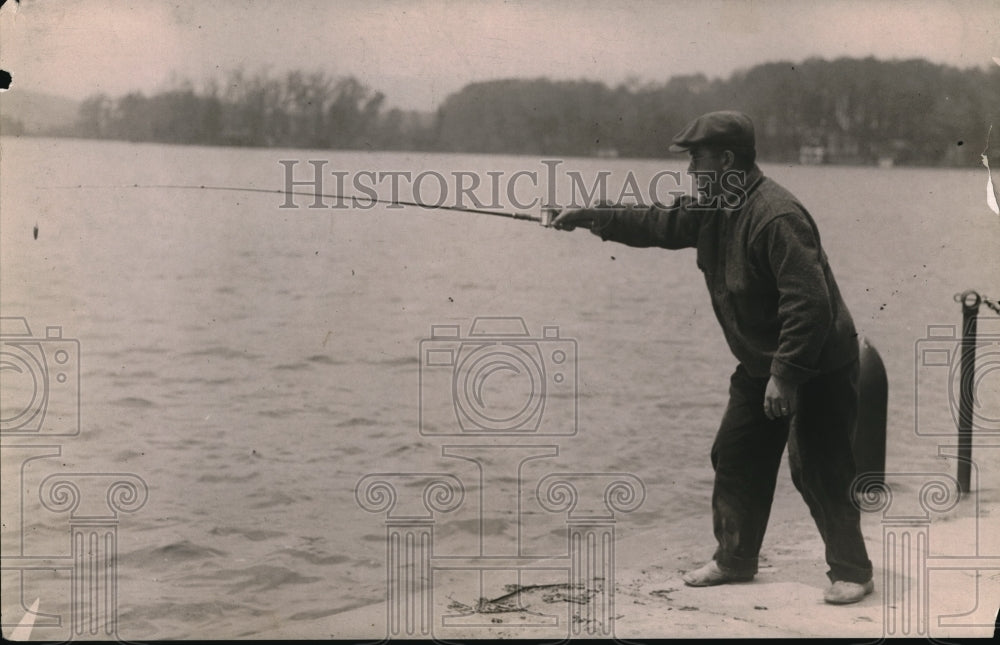 1919 Press Photo A local anglers casting his reel to fish in the docks