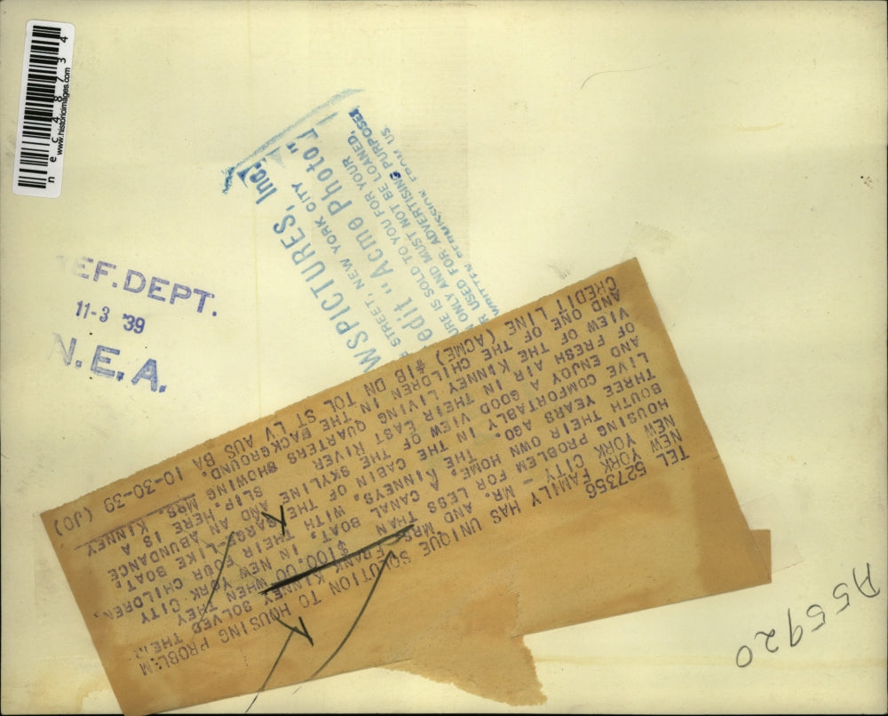 1939 Press Photo Mr & Mrs Frank Kinney Live on Barge Like Boat with 4 Children