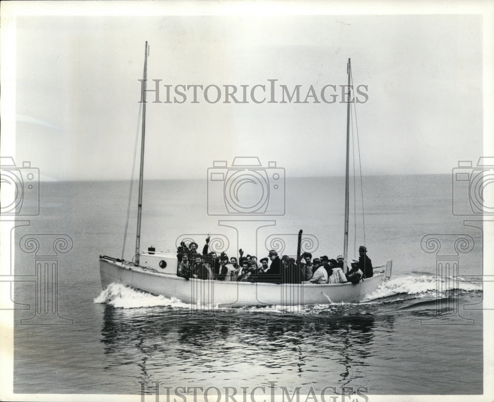 1940 Press Photo America's First Diesel Life Boat In Newark Shipyard
