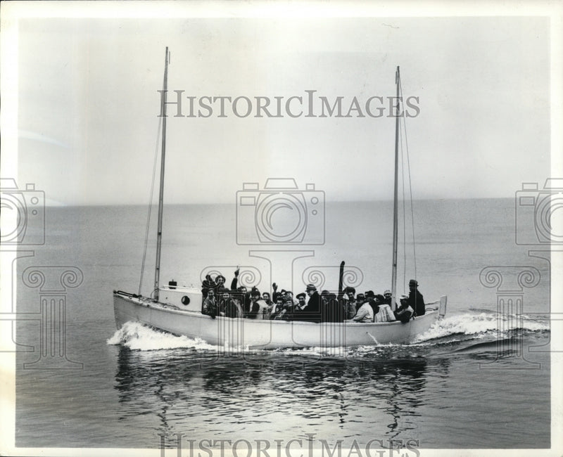 Load image into Gallery viewer, 1940 Press Photo America's First Diesel Life Boat In Newark Shipyard
