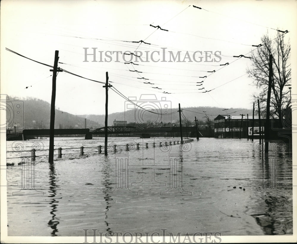 1937 Press Photo Johnstown Pennsylvania Streets Under Water After Flood