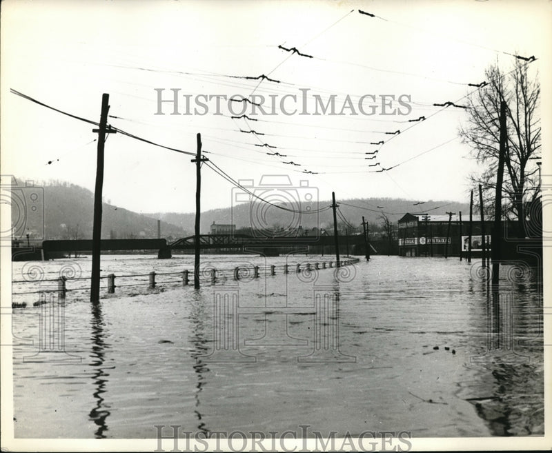 Load image into Gallery viewer, 1937 Press Photo Johnstown Pennsylvania Streets Under Water After Flood
