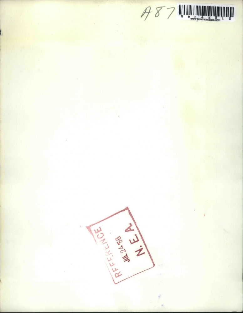 1956 Press Photo Victoria Haisha at the corridor of the Recorder's Court.