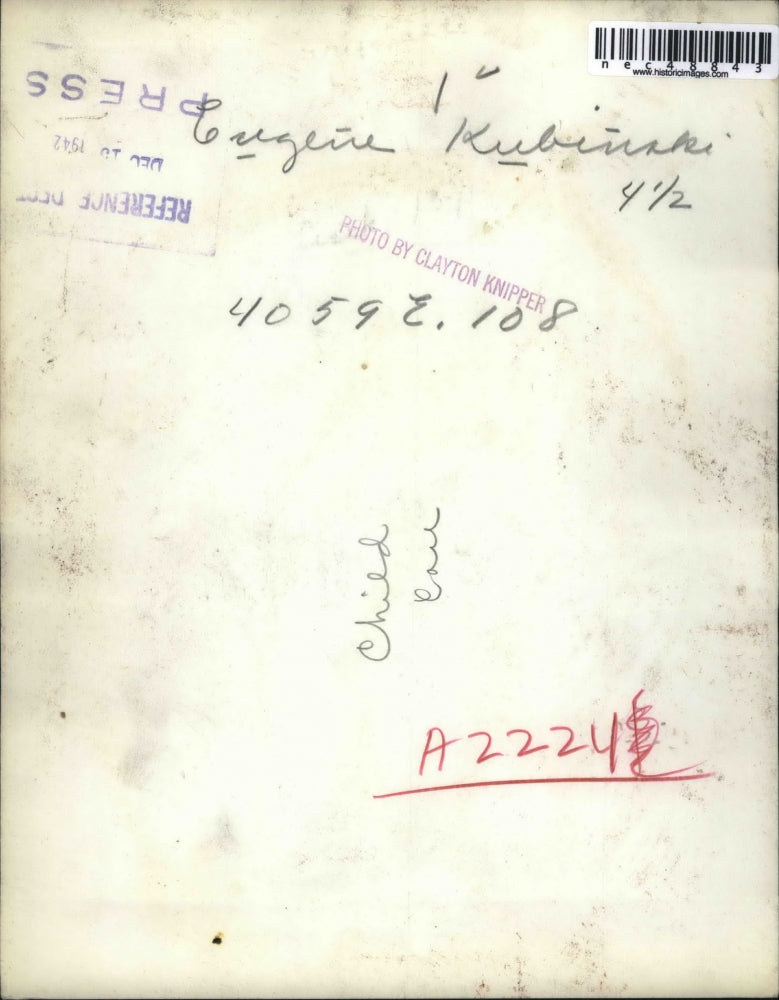 1942 Press Photo 4 1/2 yr old Eugene Kubinaki having his snack