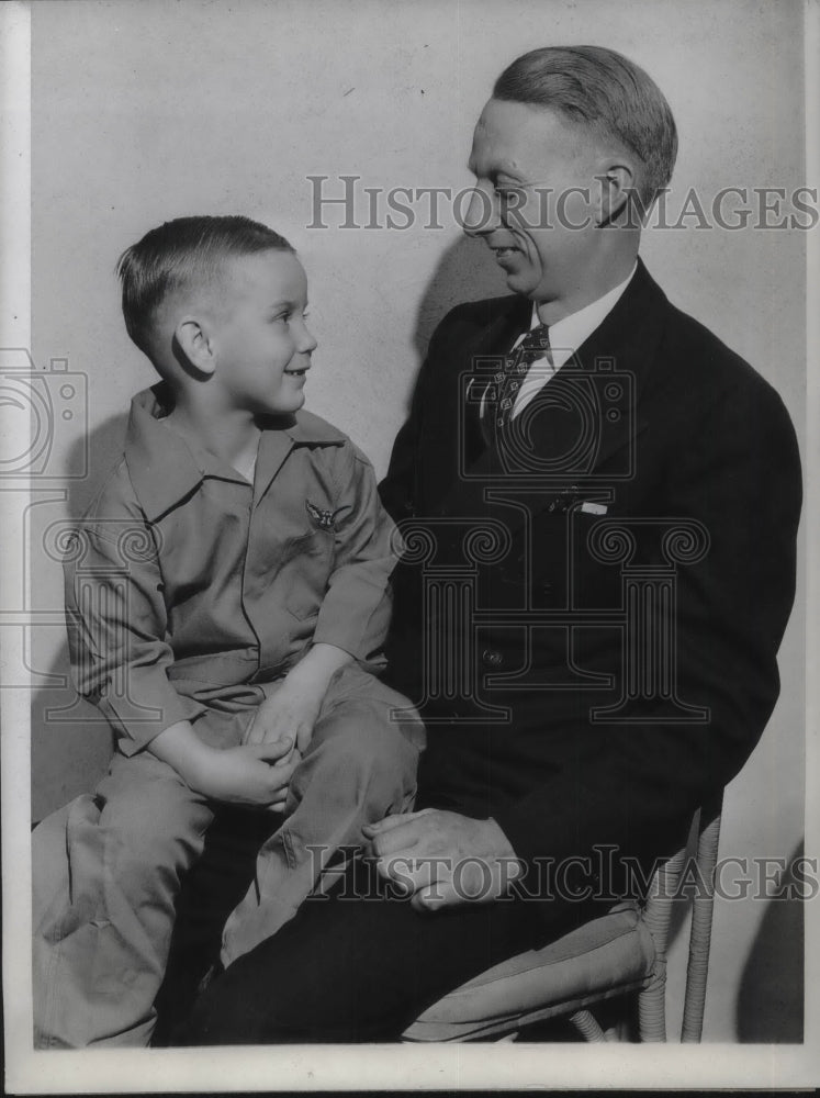 Load image into Gallery viewer, 1948 Press Photo Julian Emmanuelson sued by ex-wife for custody of son Julian Jr
