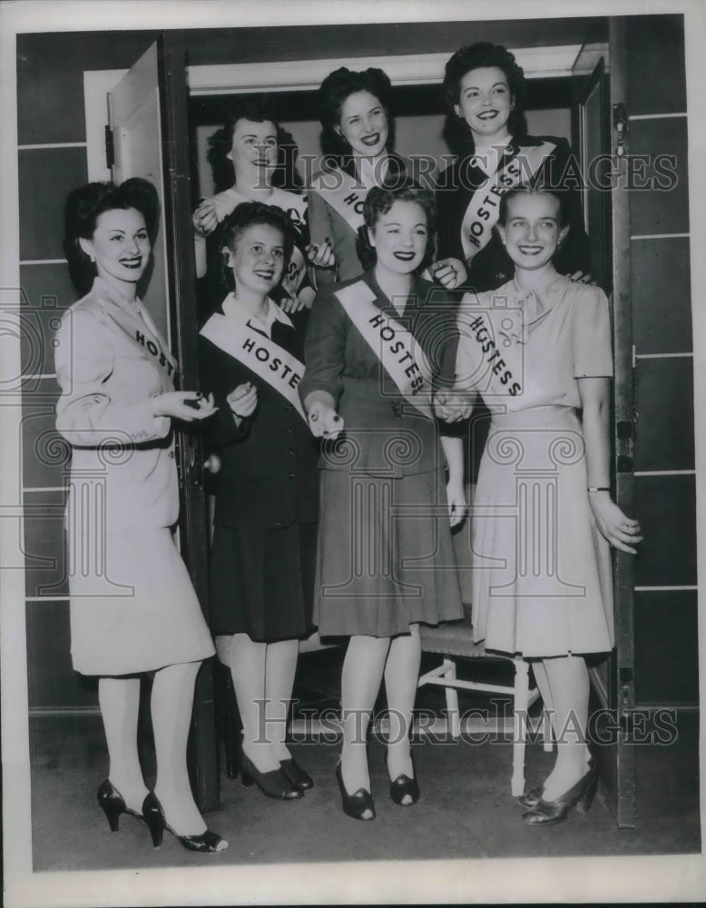 1944 Press Photo Chicago, Convention Bureau hostesses Cahill,Rutzen,Gloden- Historic Images