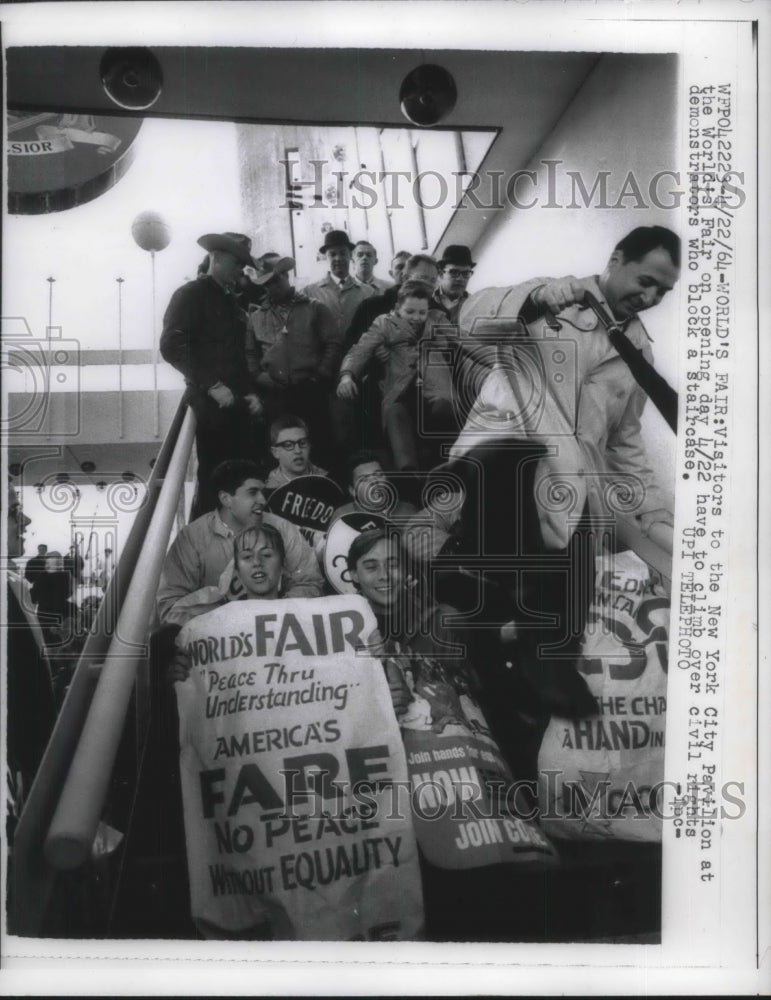 1964 Press Photo Visitors To New York City