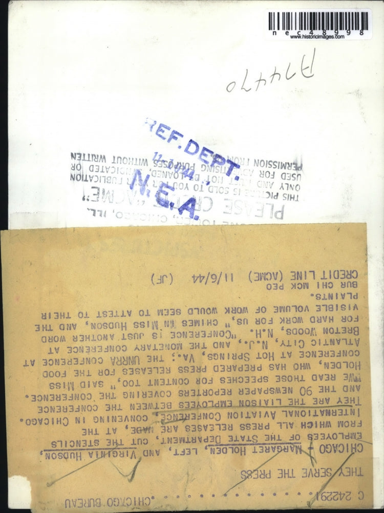 1944 Press Photo Chicago, M Holden, V Hudson & handouts for Intl Aviation Conf.