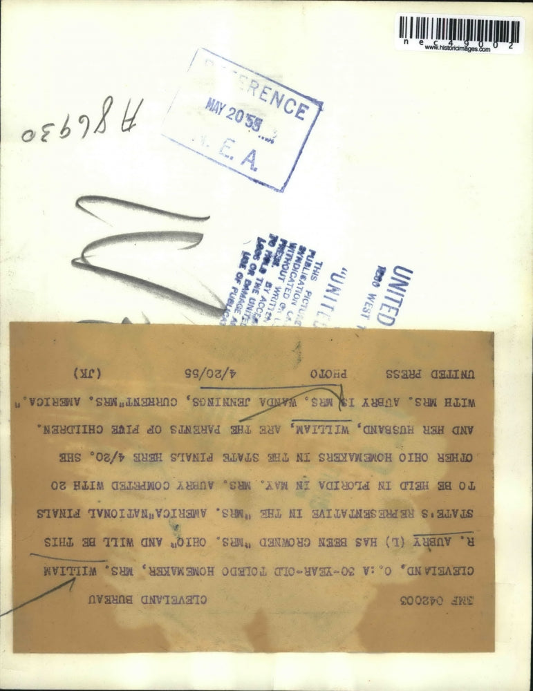 1955 Press Photo Cleveland, Ohio Mrs Wm Aubry crowned "Mrs Ohio", Mrs Jennings