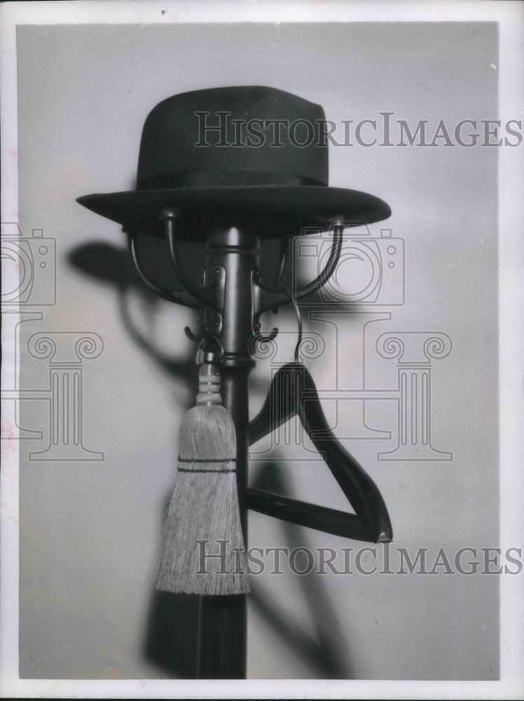 Load image into Gallery viewer, 1953 Press Photo D.C. Pres. Eisenhower's fedora on a hat rack
