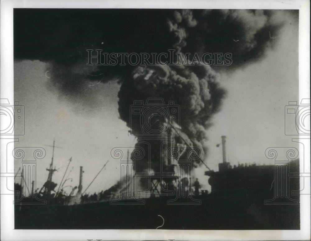 1943 Press Photo Allied Ship Hit By Axis Bombers in Algeria - nec49209- Historic Images